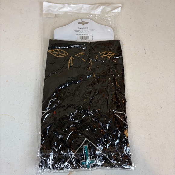 New Dia De Los Muertos Black Faux Suede Embroidered Triangle Scarf with Fringe - Picture 8 of 9